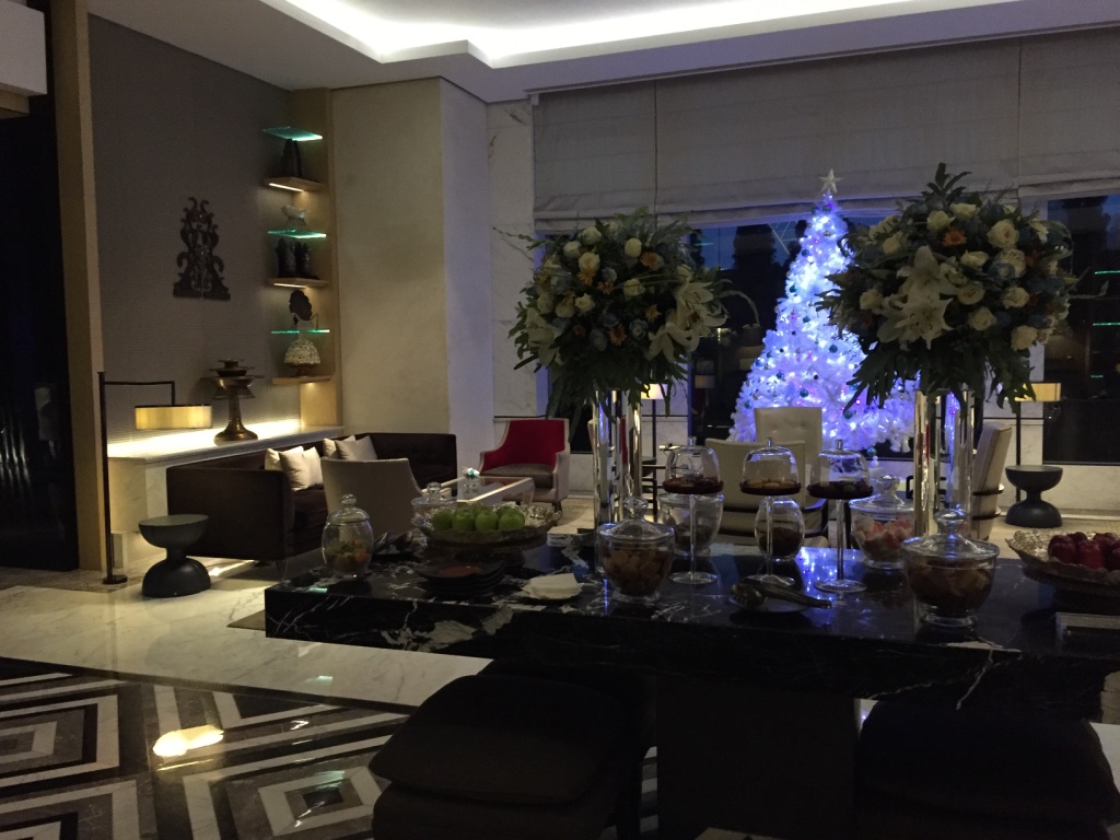 keraton-plaza-hotel-luxury-collection-jakarta-lobby-bar-travel-highlife