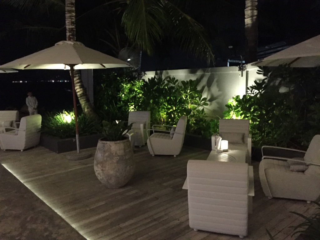 twin-palms-restaurant-phuket-waiting-area-travel-highlife
