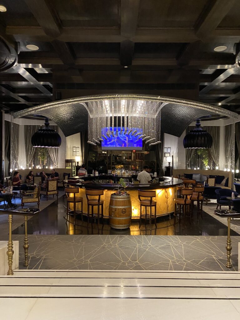 Main lobby bar at the ITC Rajputana Hotel in Jaipur, India